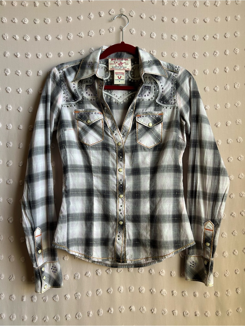 True Religion Womenโs Plaid Rhinestone Pearlโ Snap Button Up Top Sz S Grey